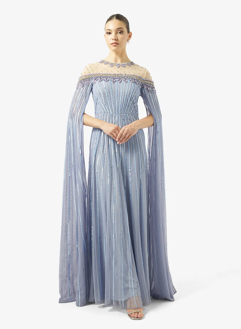 اميليا روز فستان ماكسي بأكمام كاب مزينة